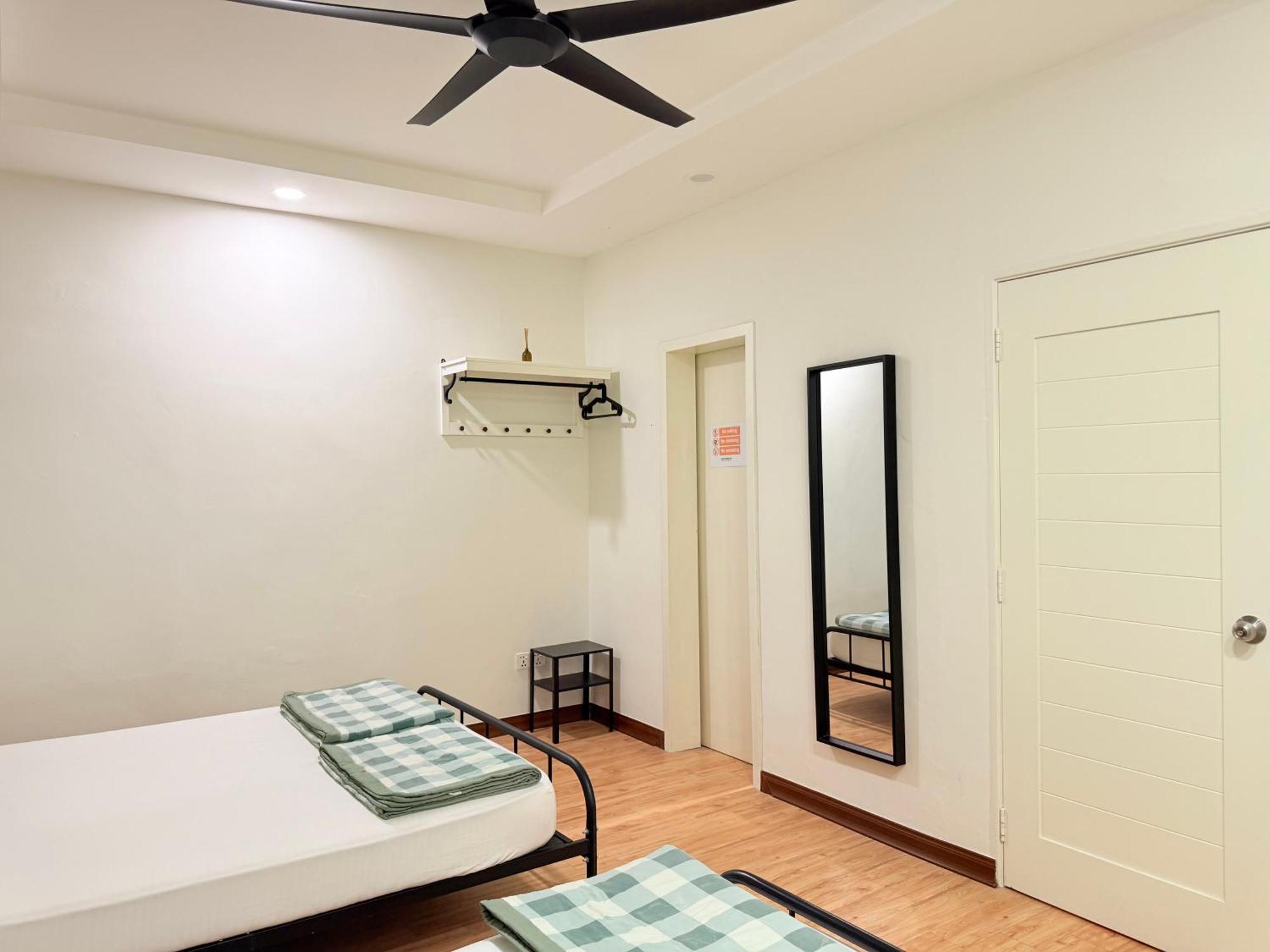 Ocean 19 Shamrock Villa Beachfront Big Group 4 Bedroom 5 Bathroom With Pool Tanjung Bungah  Exterior foto